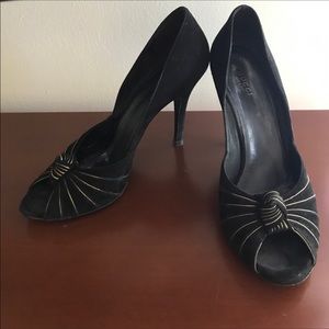 Gucci classic knot peep toe heels